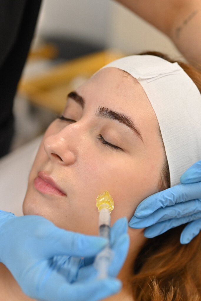 Tratamientos de cuidado facial en Belluxe Esthetics - Spa de bienestar en Doral